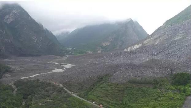 四川茂縣山體垮塌，整個(gè)村瞬間被活埋